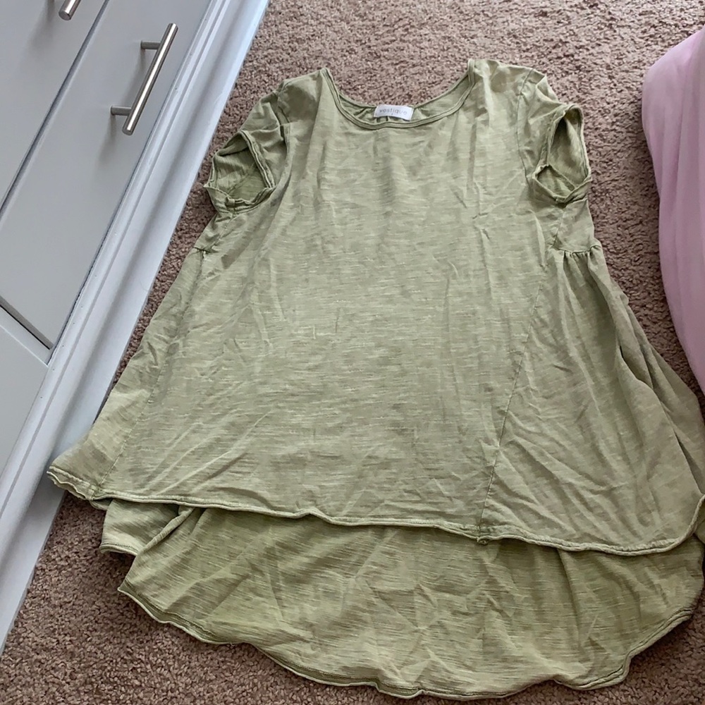 Worn once for senior pictures
